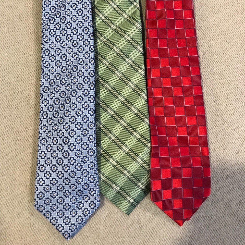 Bundle of 3 Men’s ties! EUC